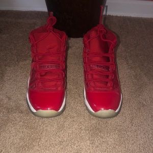 Micheal Jordan 11 retros (red)